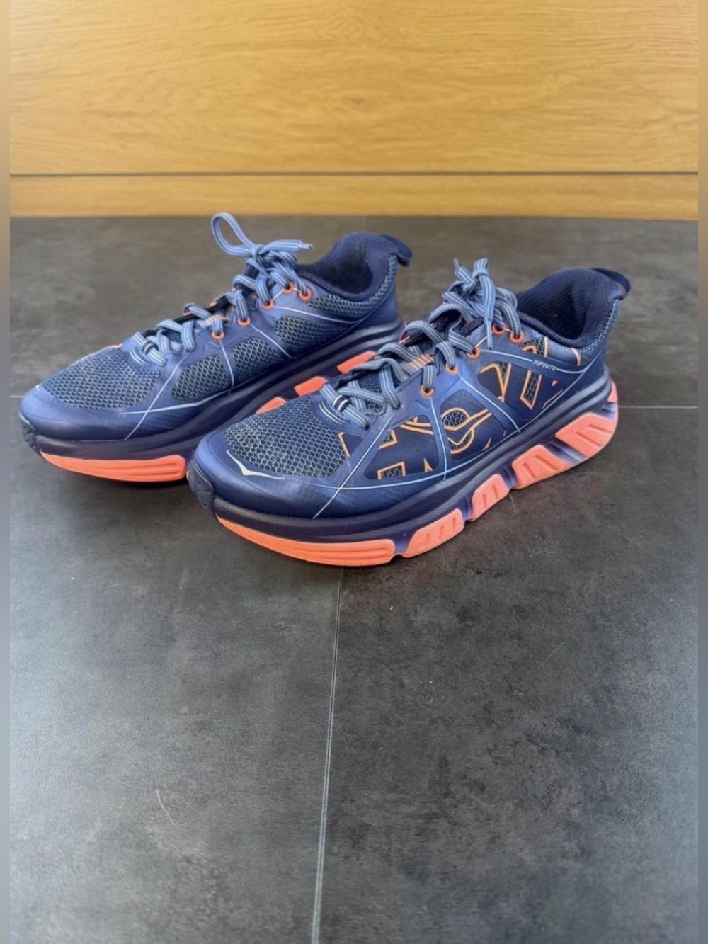 Hoka W Infinite Sneakers